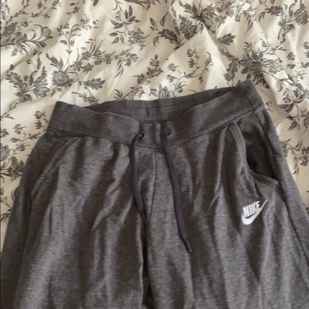 5/$15 Nike sweatpants